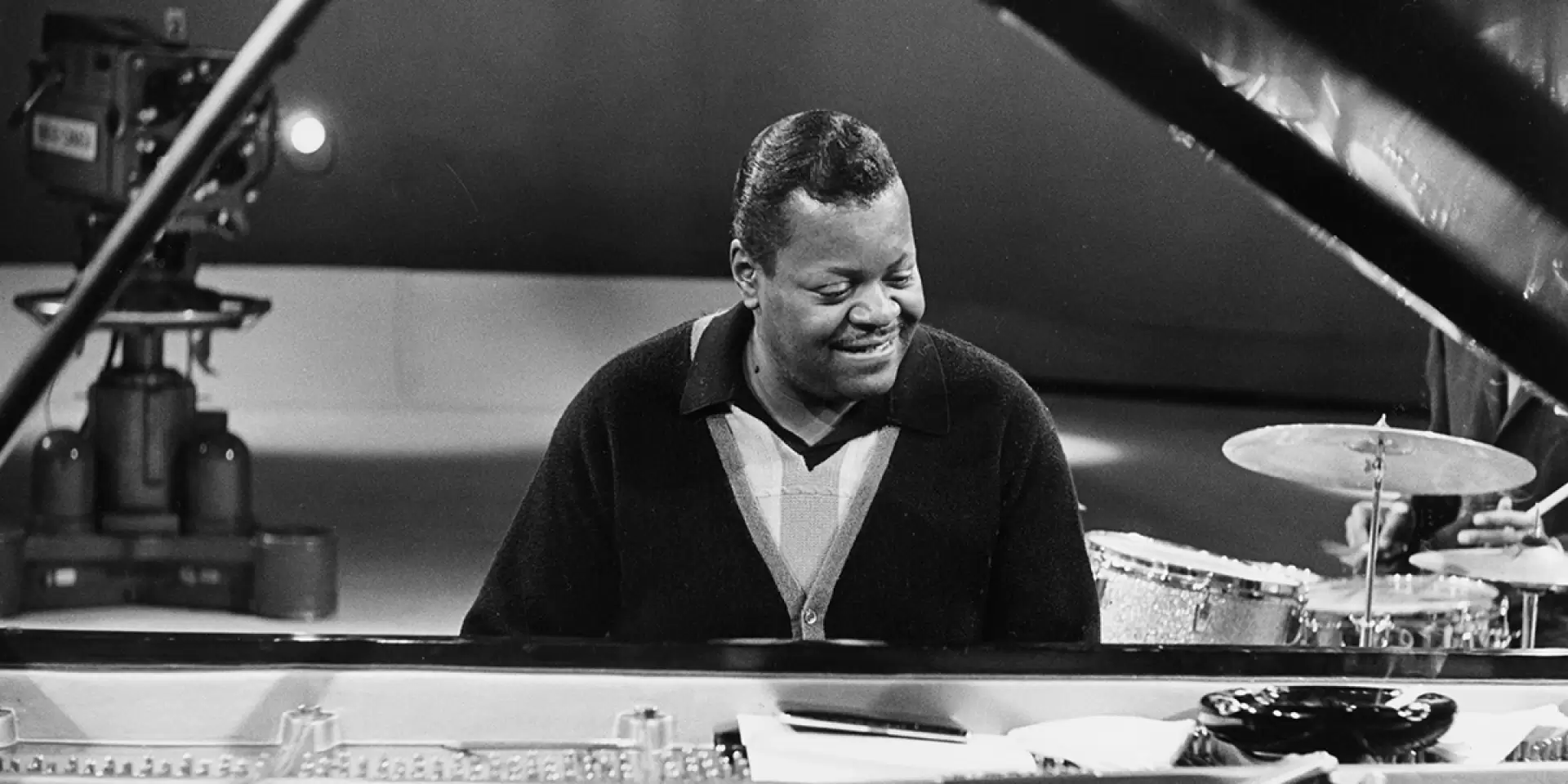 دانلود مستند Oscar Peterson: Black + White 2020