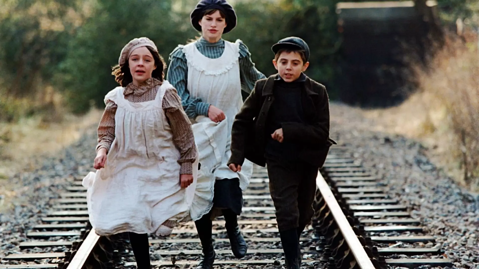 The railway children. Фильм the Railway children 1970. The Railway children 1970 watch online. Урок по теме the Railway children. The Railway children 2000 Peter.