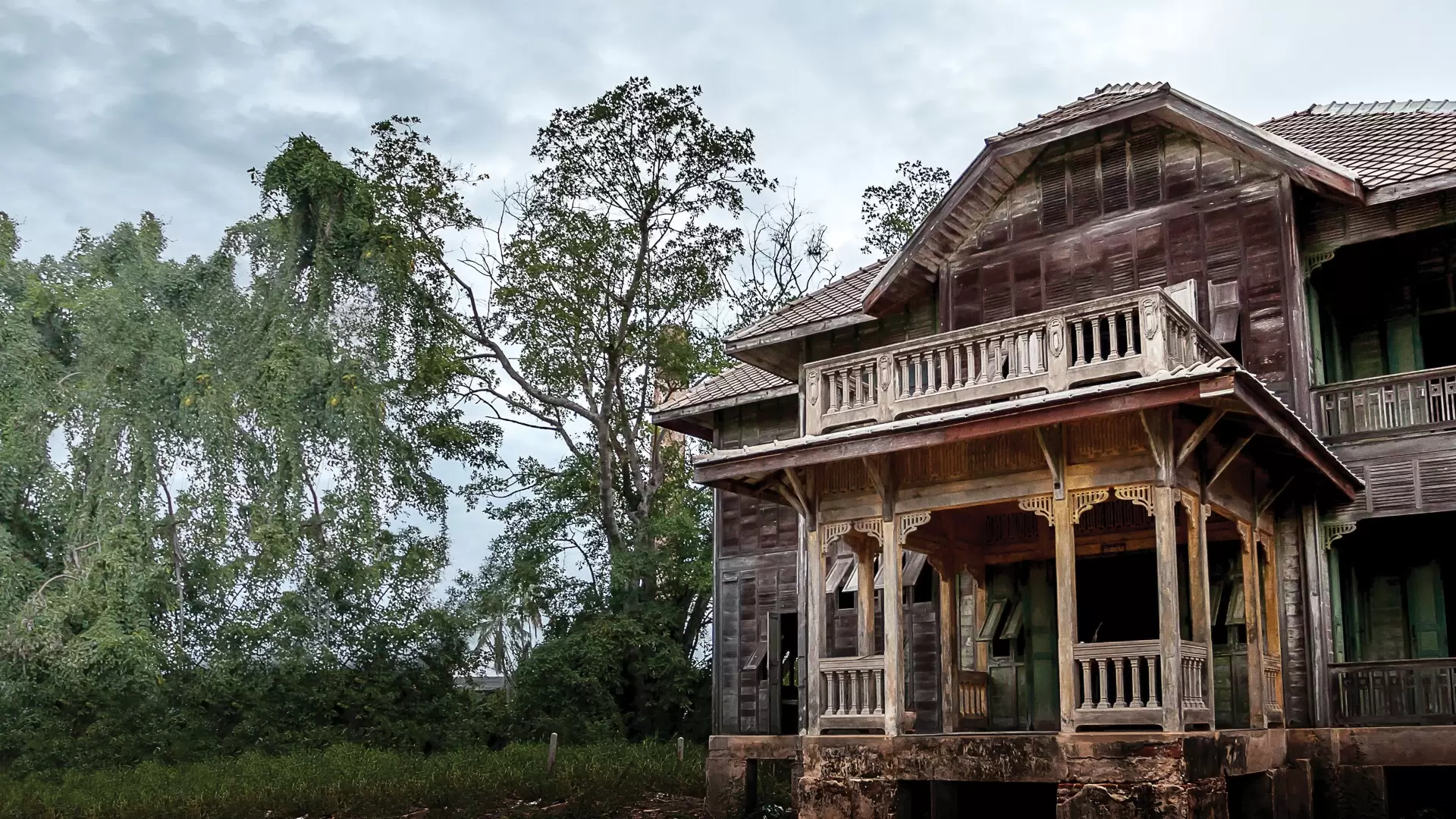 دانلود سریال Zombie House Flipping 2016