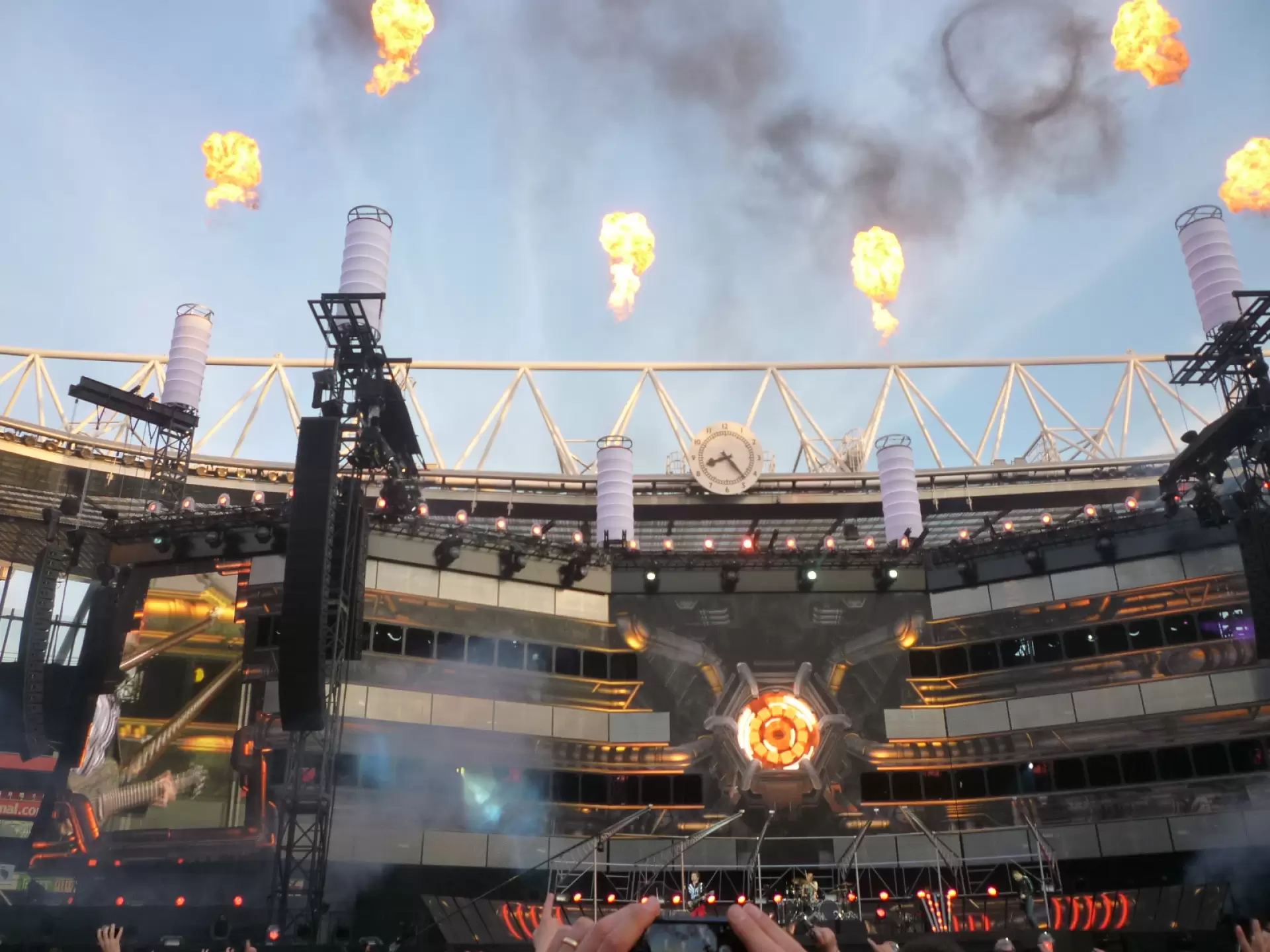 دانلود مستند Muse – Live at Rome Olympic Stadium 2013 با زیرنویس فارسی و تماشای آنلاین
