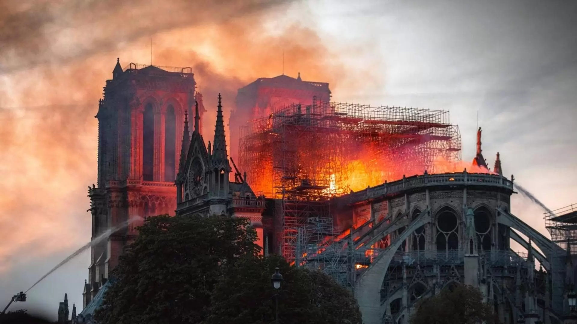 دانلود فیلم Notre-Dame brûle 2022