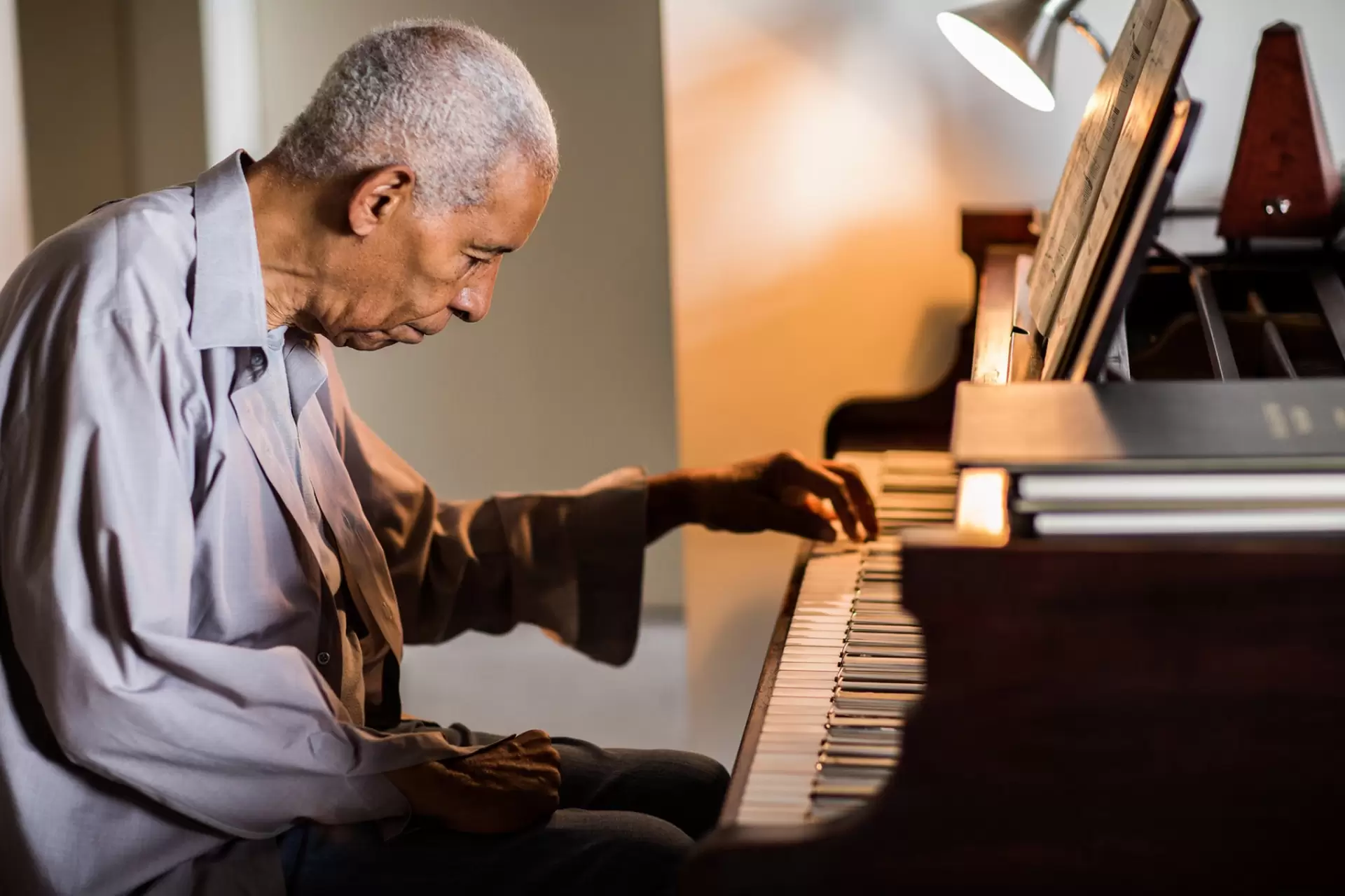 دانلود مستند Left-Handed Pianist 2021