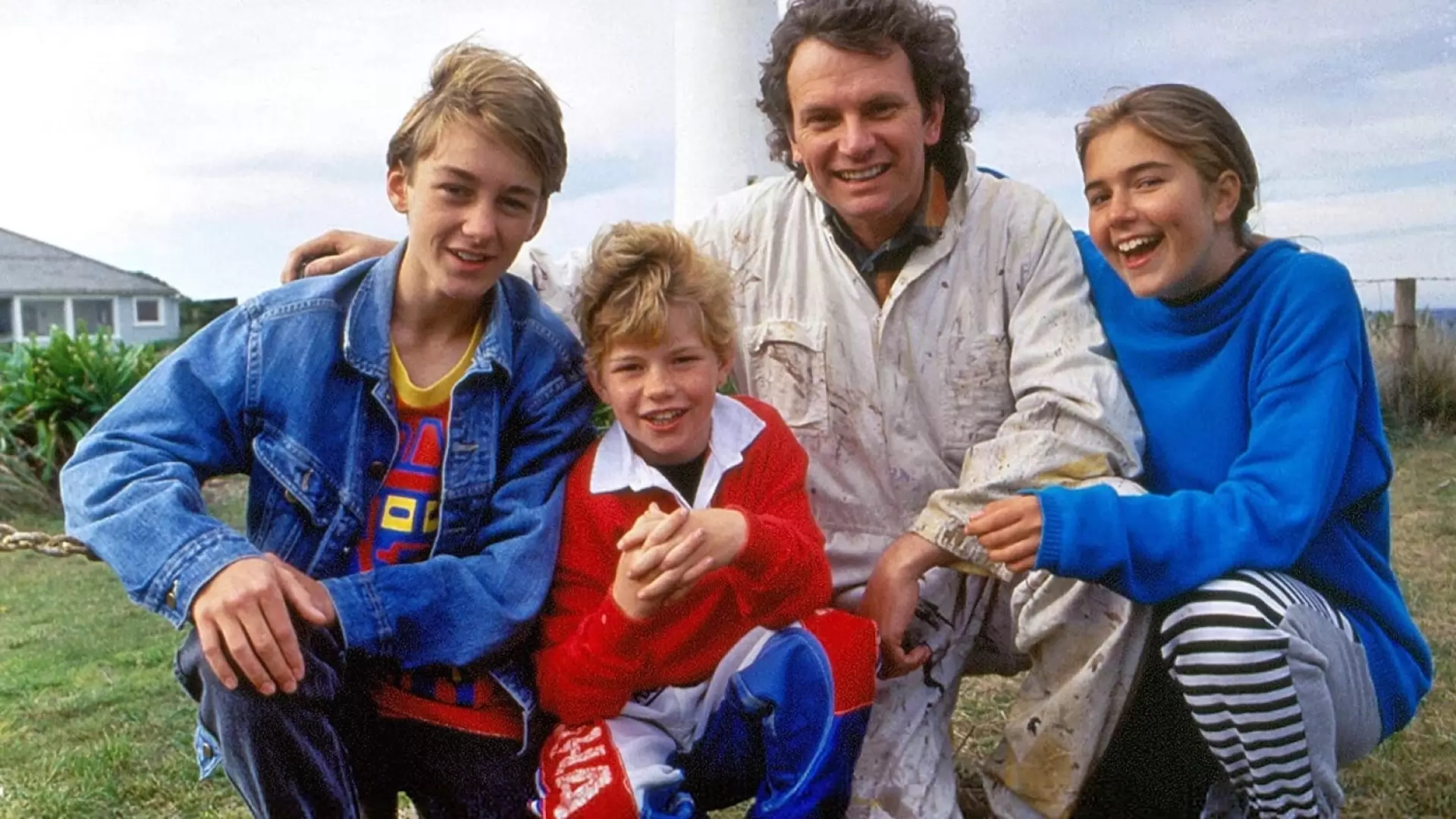 دانلود سریال Round the Twist 1989