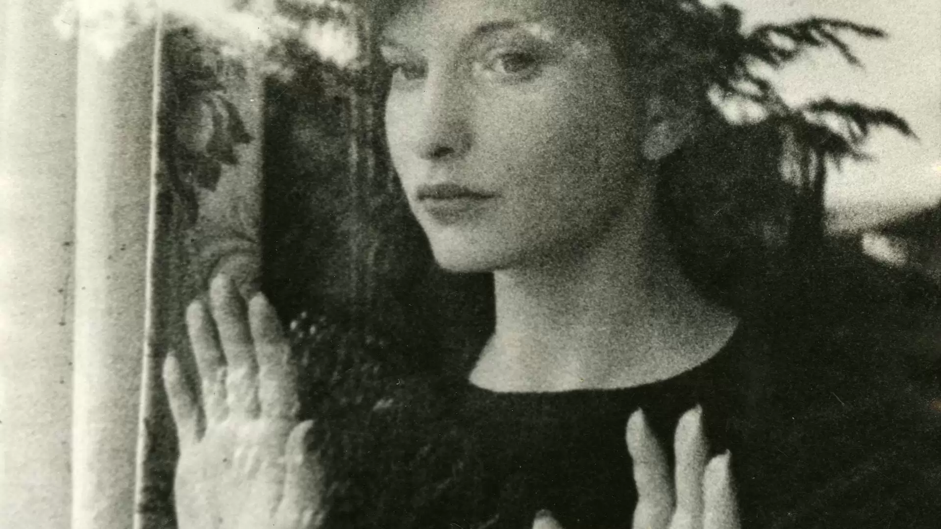 دانلود فیلم Meshes of the Afternoon 1943 (سایه‌های نیمروز)