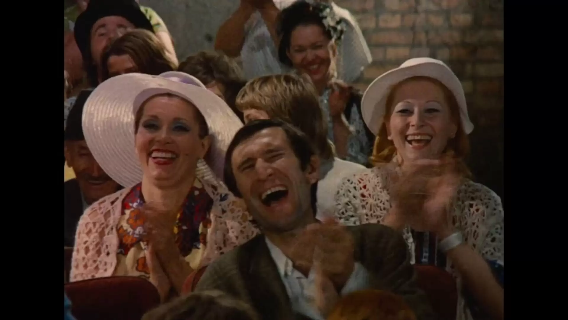 دانلود فیلم Keménykalap és krumpliorr 1974