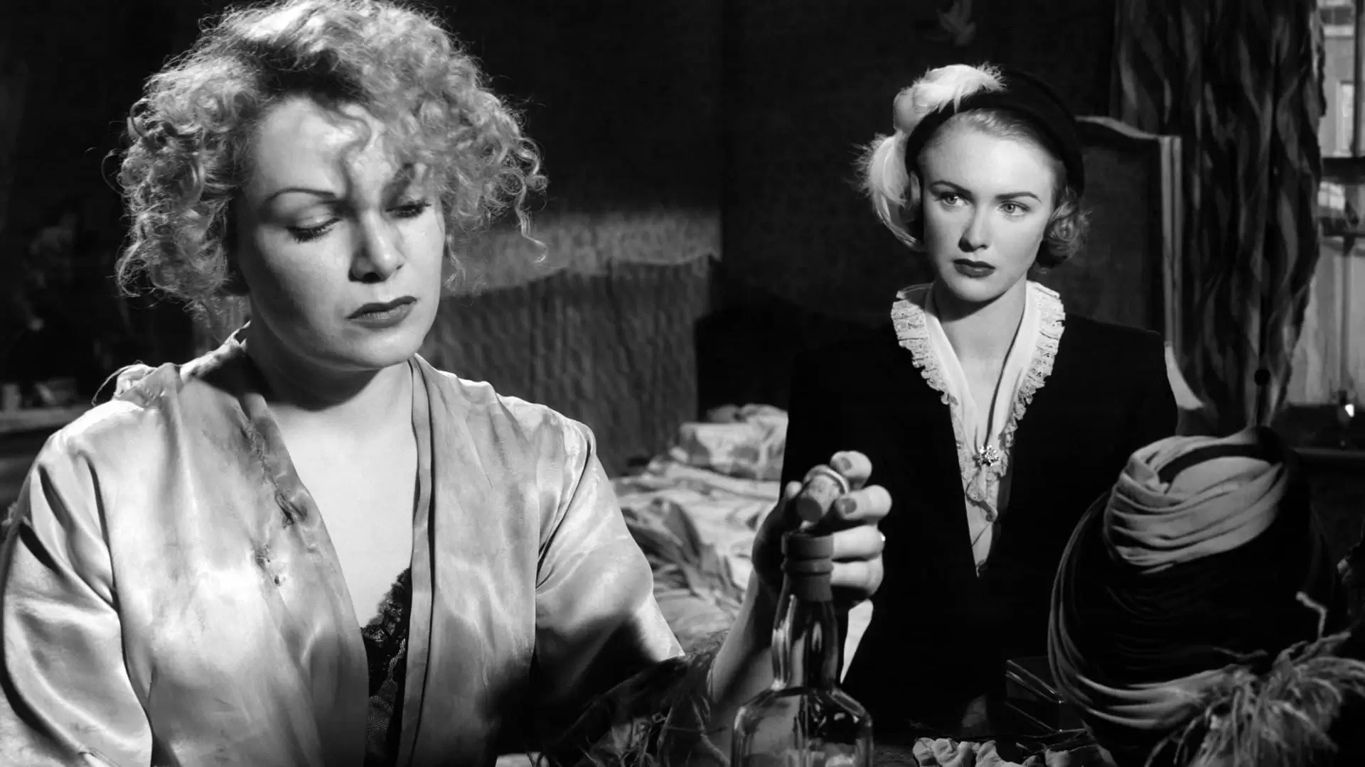 دانلود فیلم Five Angles on Murder 1950