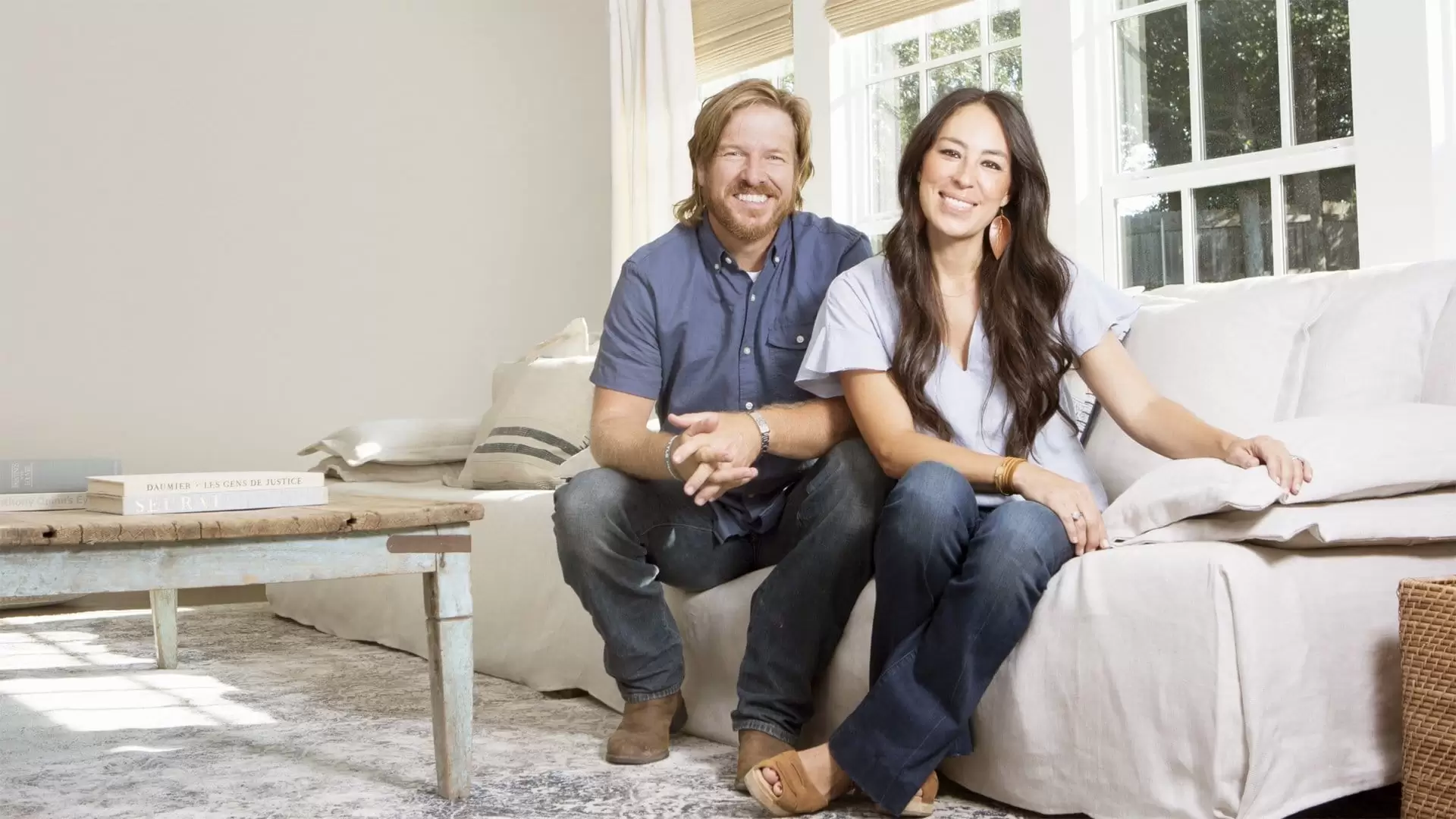 دانلود سریال Fixer Upper: Behind the Design 2018