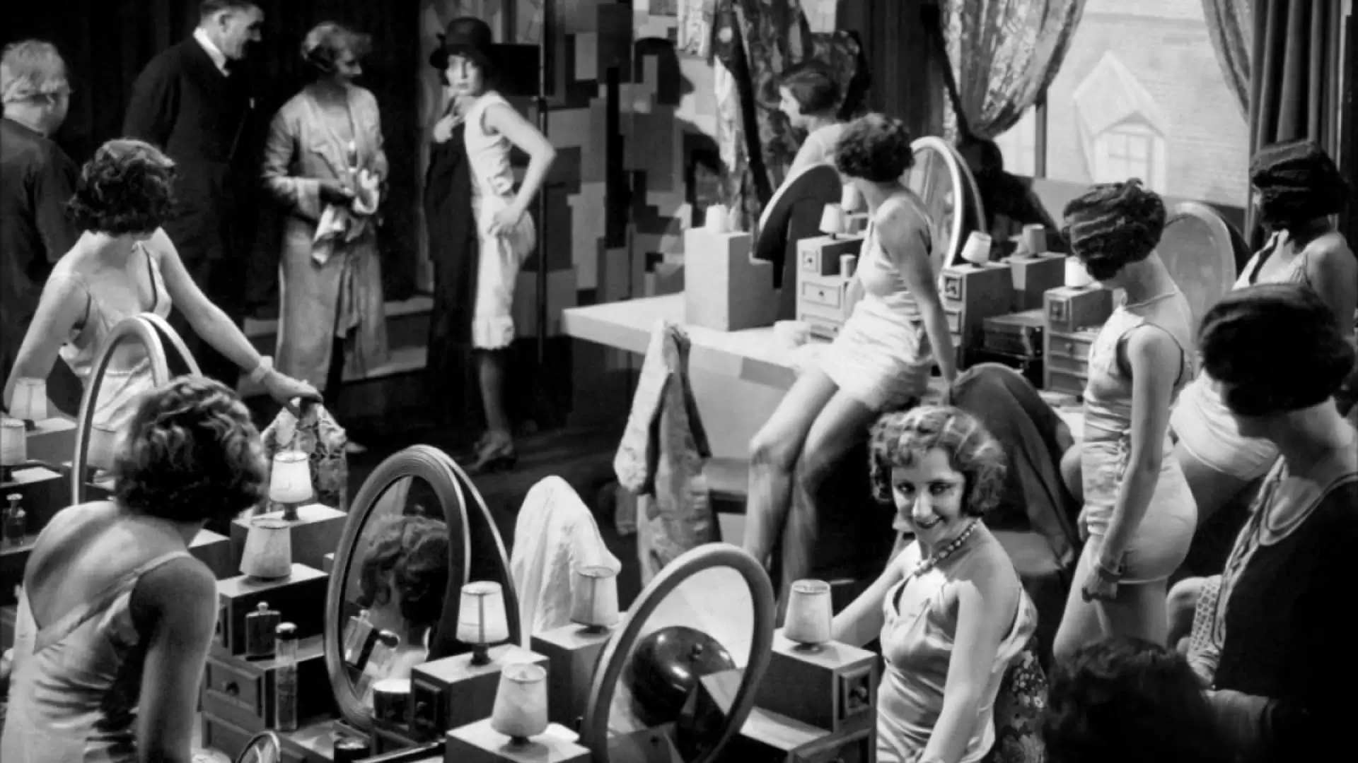 دانلود فیلم Au bonheur des dames 1930