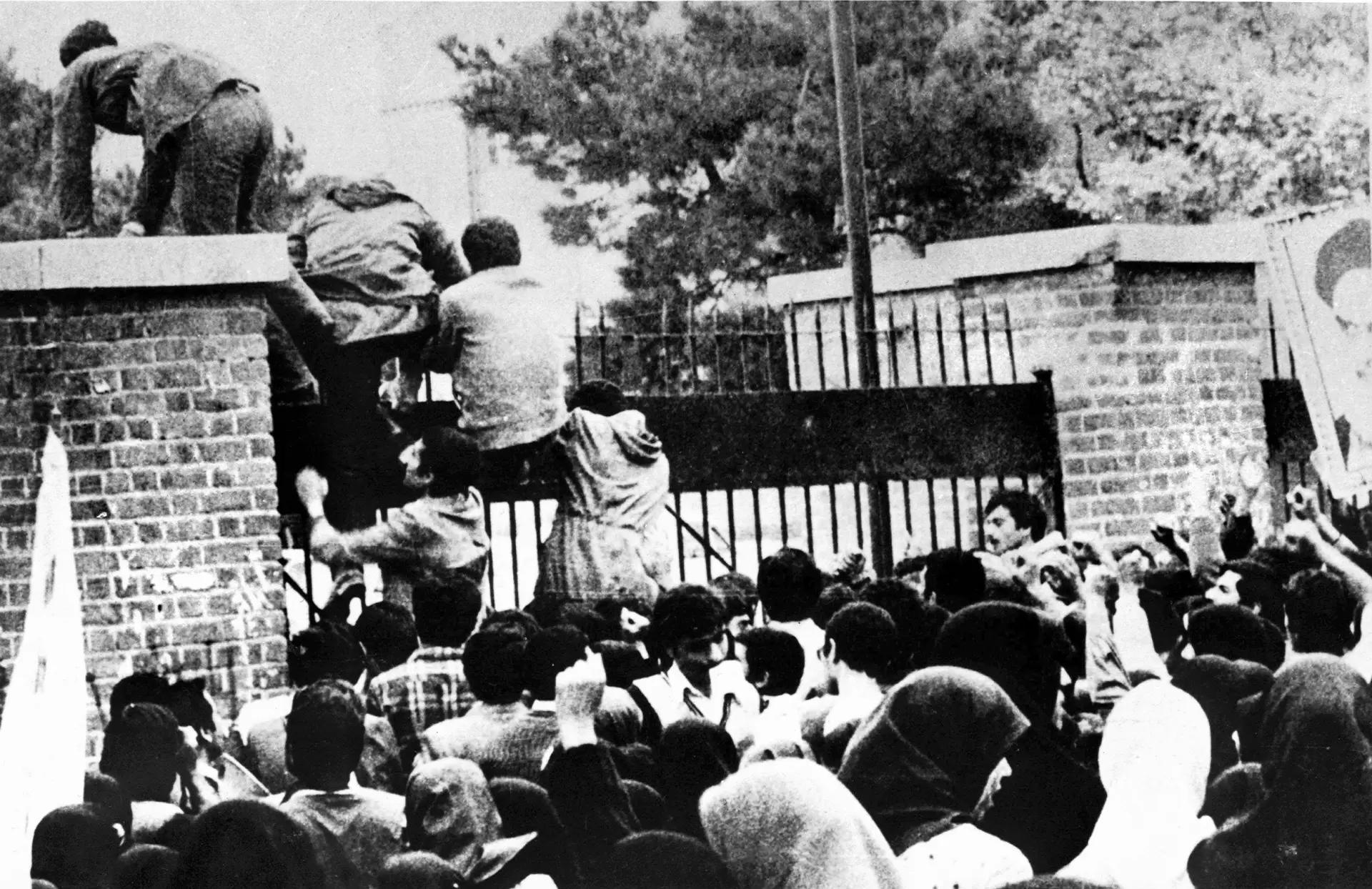 دانلود مستند 444 Days to Freedom: What Really Happened in Iran 1986