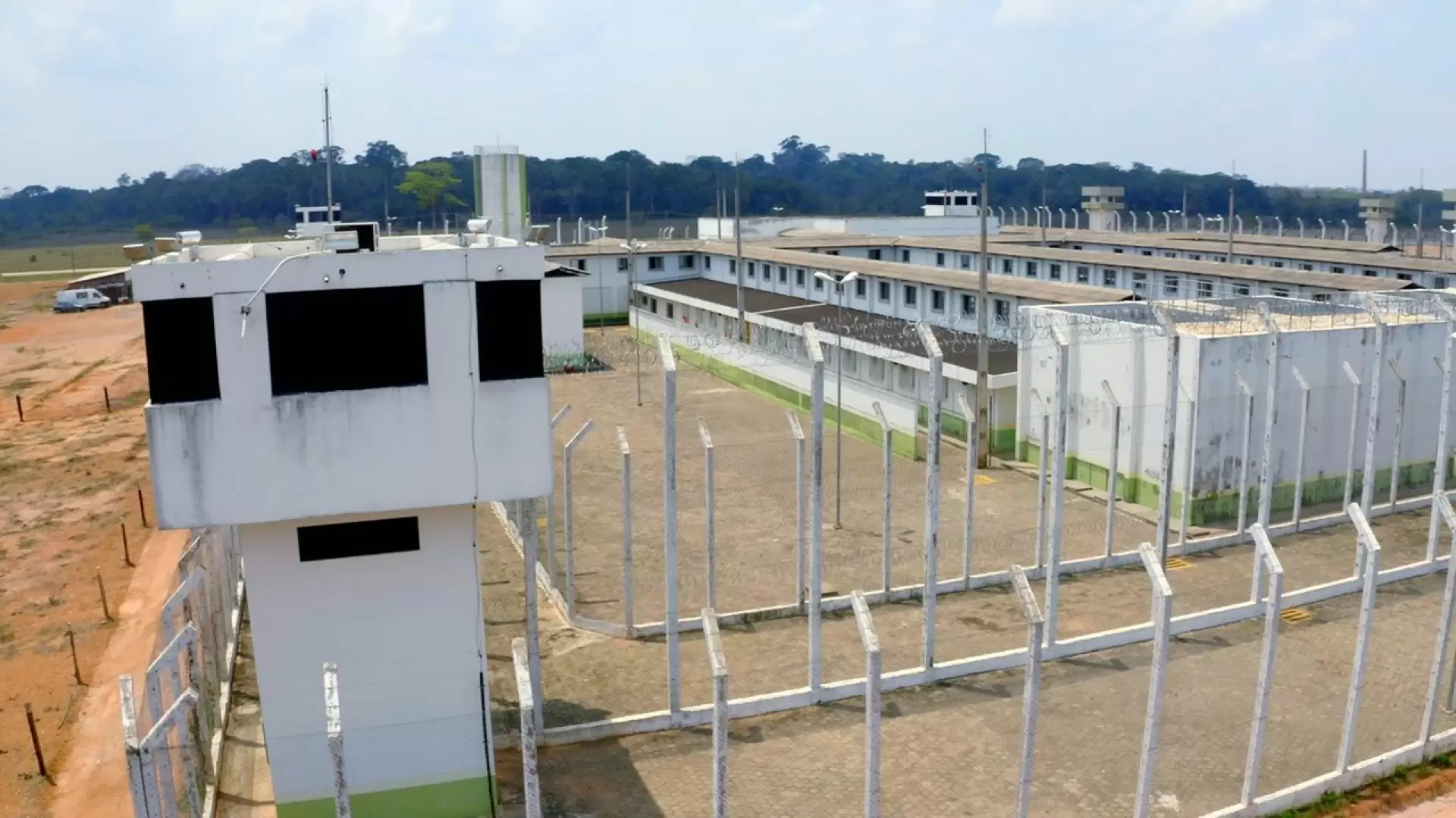 دانلود مستند Behind Bars: The World’s Toughest Prisons 2016