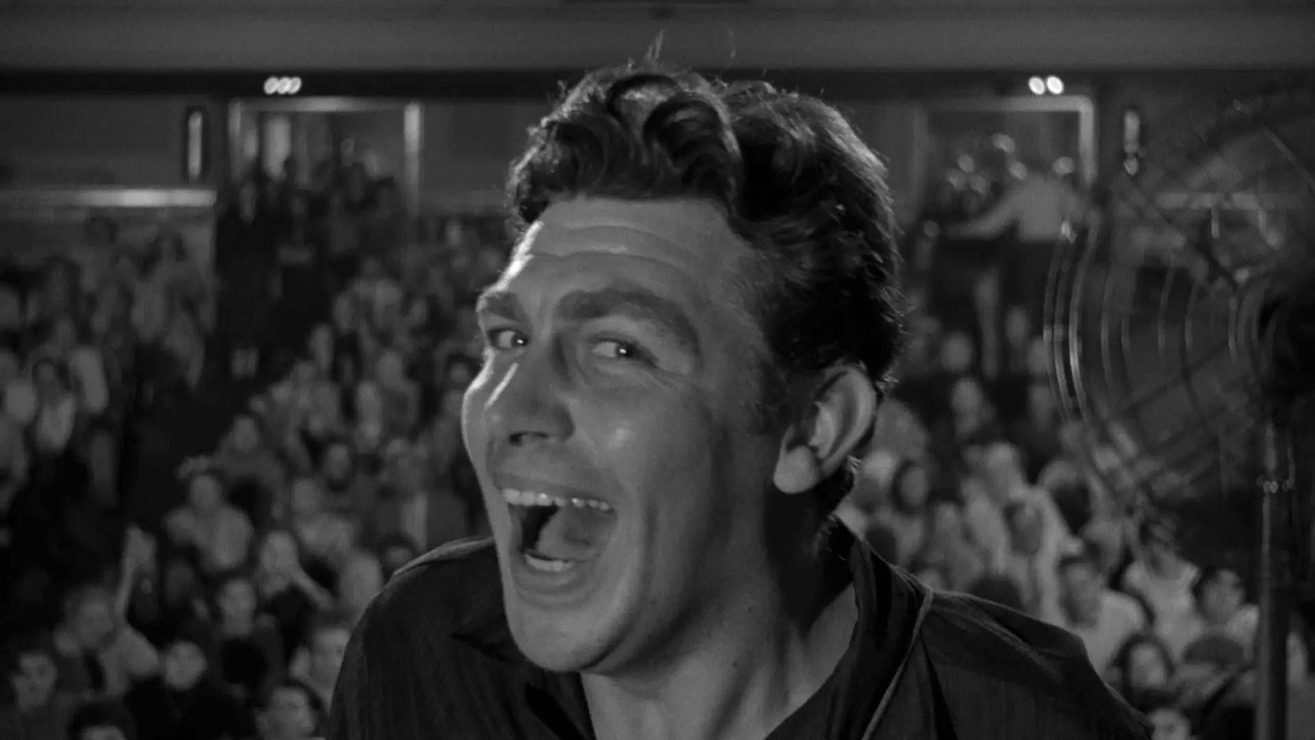 دانلود فیلم A Face in the Crowd 1957 (چهره‌ای میان جمعیت) با زیرنویس فارسی و تماشای آنلاین