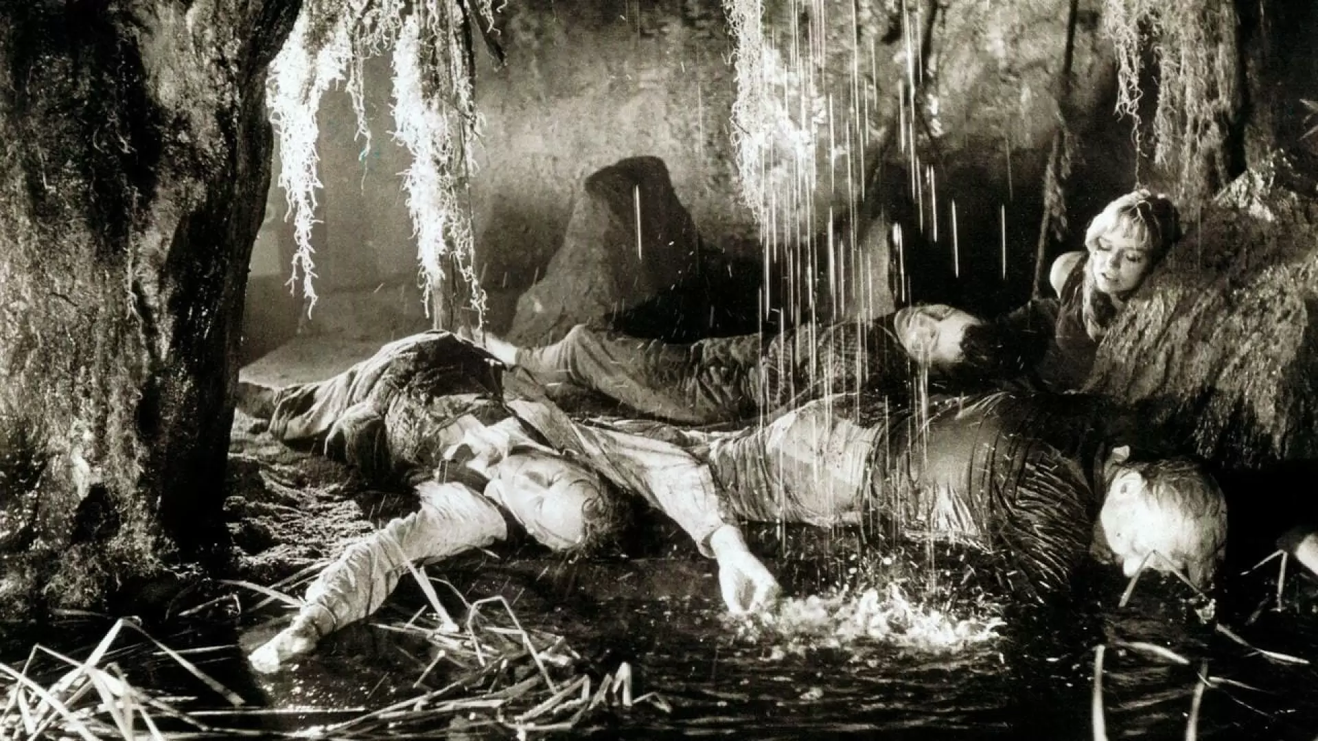 دانلود فیلم Attack of the Giant Leeches 1959