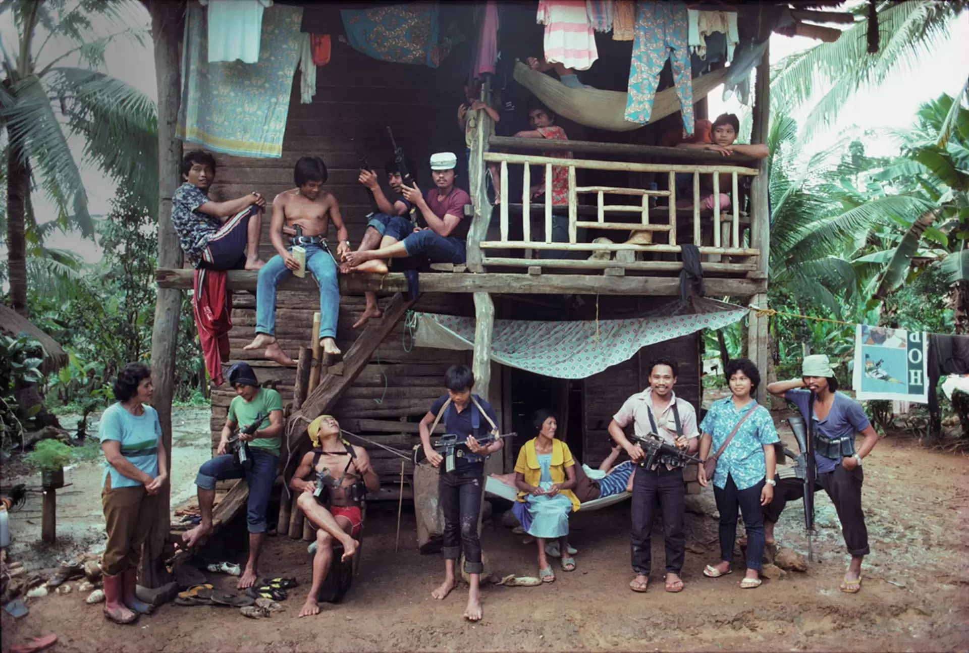 دانلود مستند A Rustling of Leaves: Inside the Philippine Revolution 1988 با تماشای آنلاین