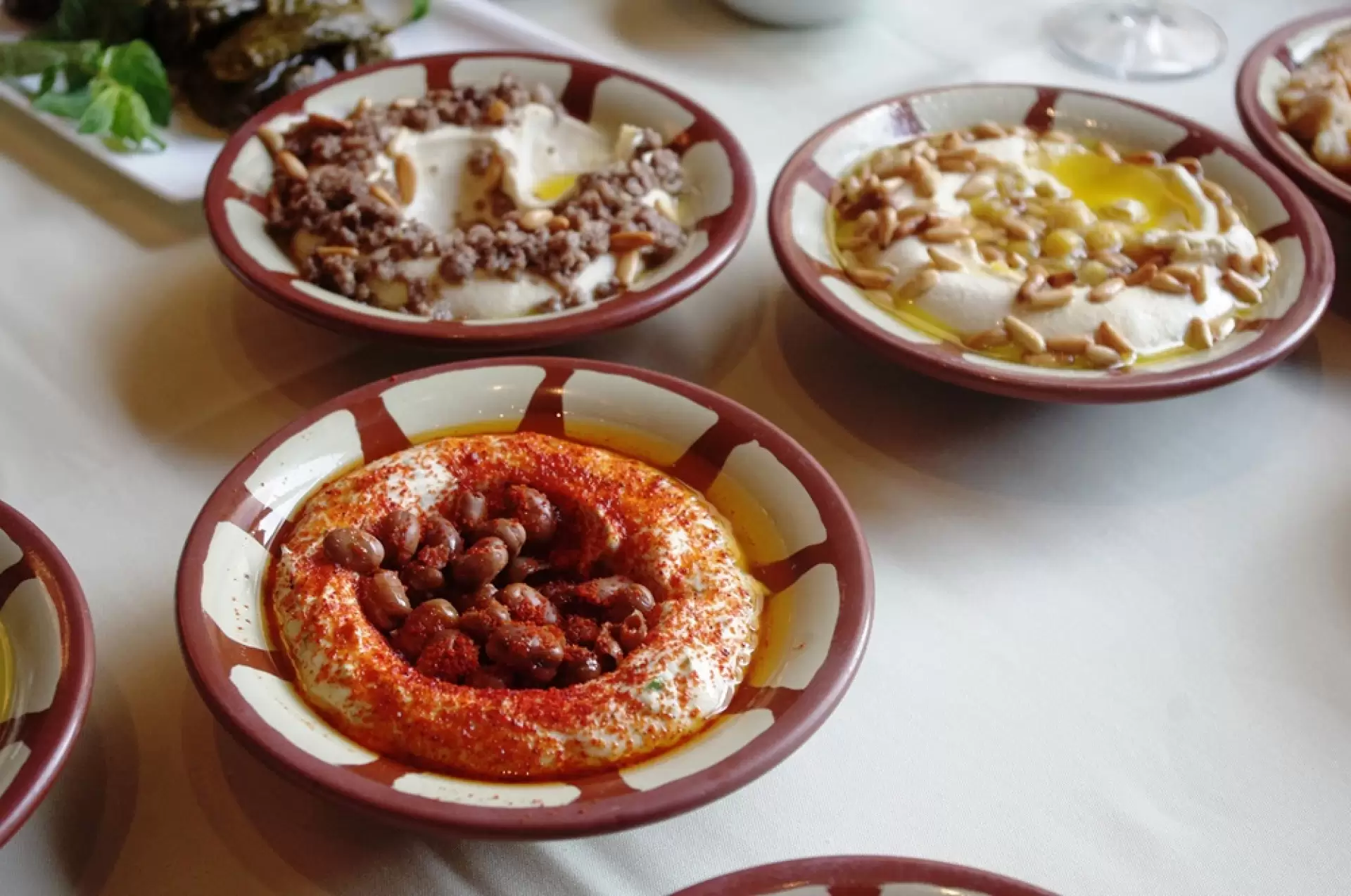دانلود مستند Make Hummus Not War 2012