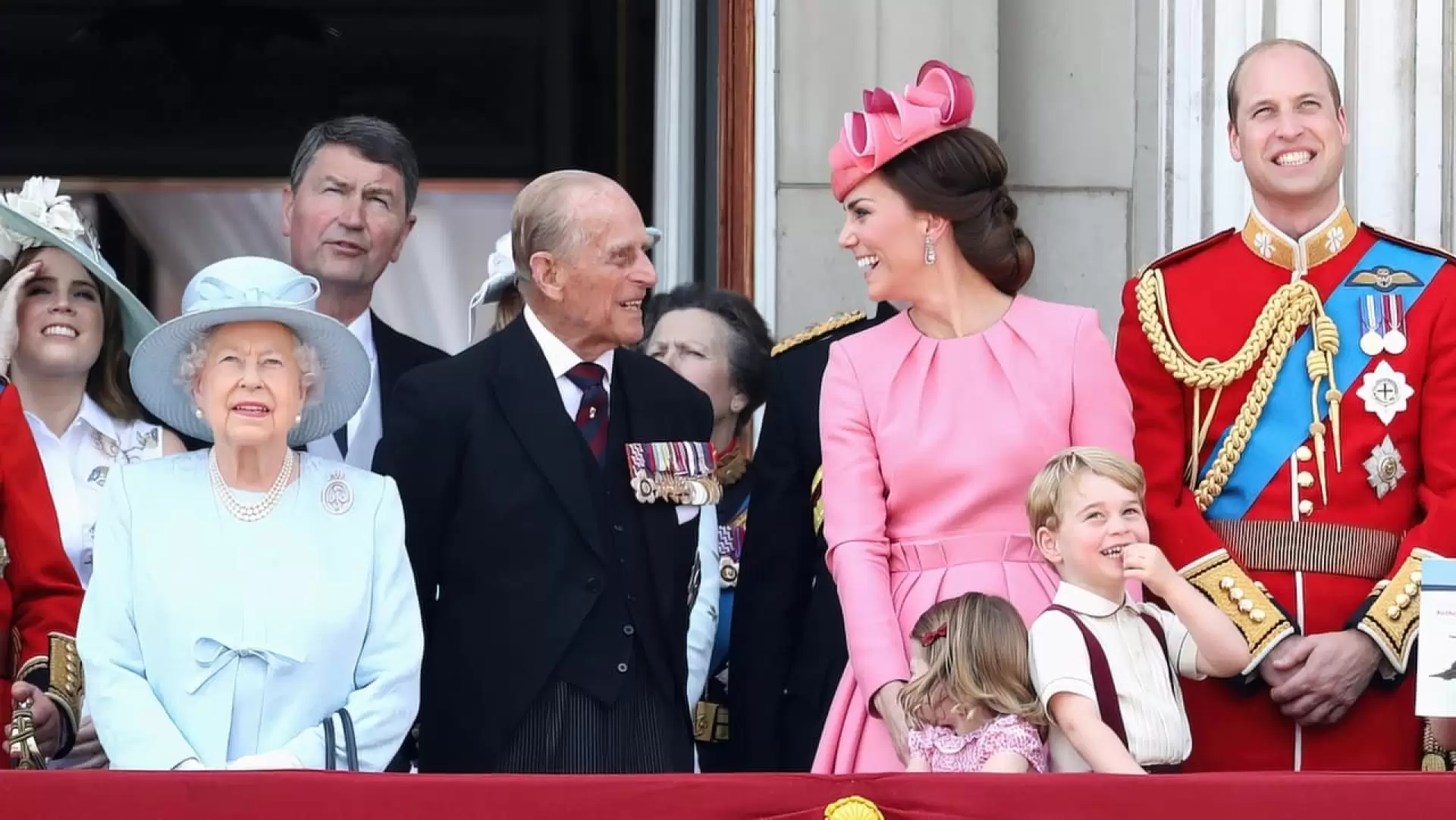 دانلود مستند A Royal Guide to… 2022