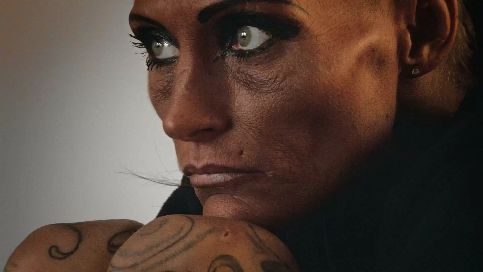 دانلود مستند Bonnie and the Thousand Men 2015