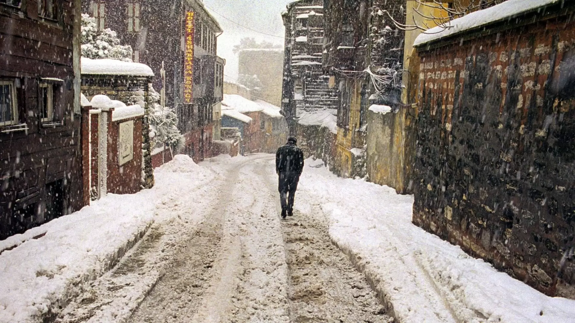 دانلود فیلم Distant 2002 (اوزاک) با زیرنویس فارسی و تماشای آنلاین
