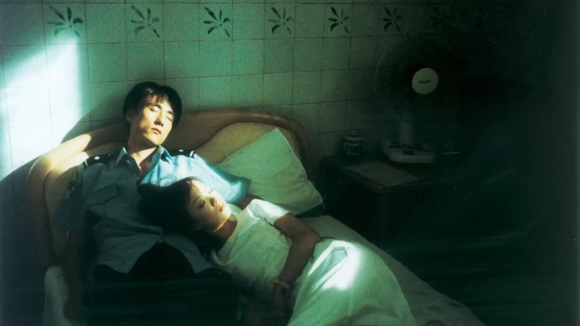 دانلود فیلم Uniform 2003