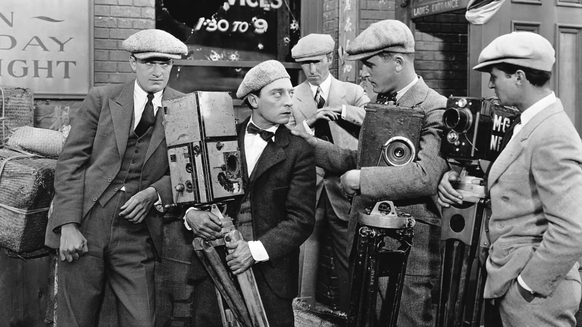دانلود فیلم The Cameraman 1928 (فیلم‌بردار) با زیرنویس فارسی و تماشای آنلاین