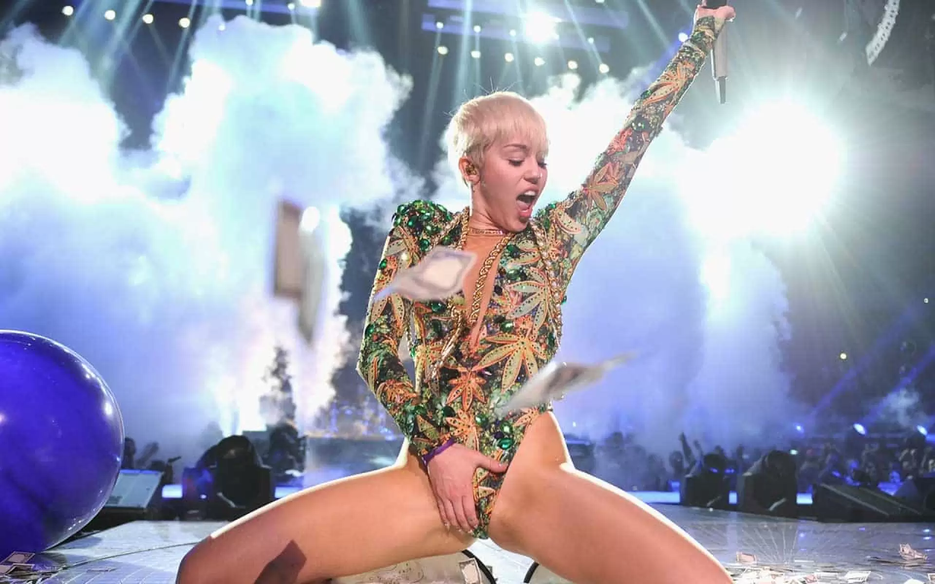 دانلود کنسرت Miley Cyrus: Bangerz Tour 2014