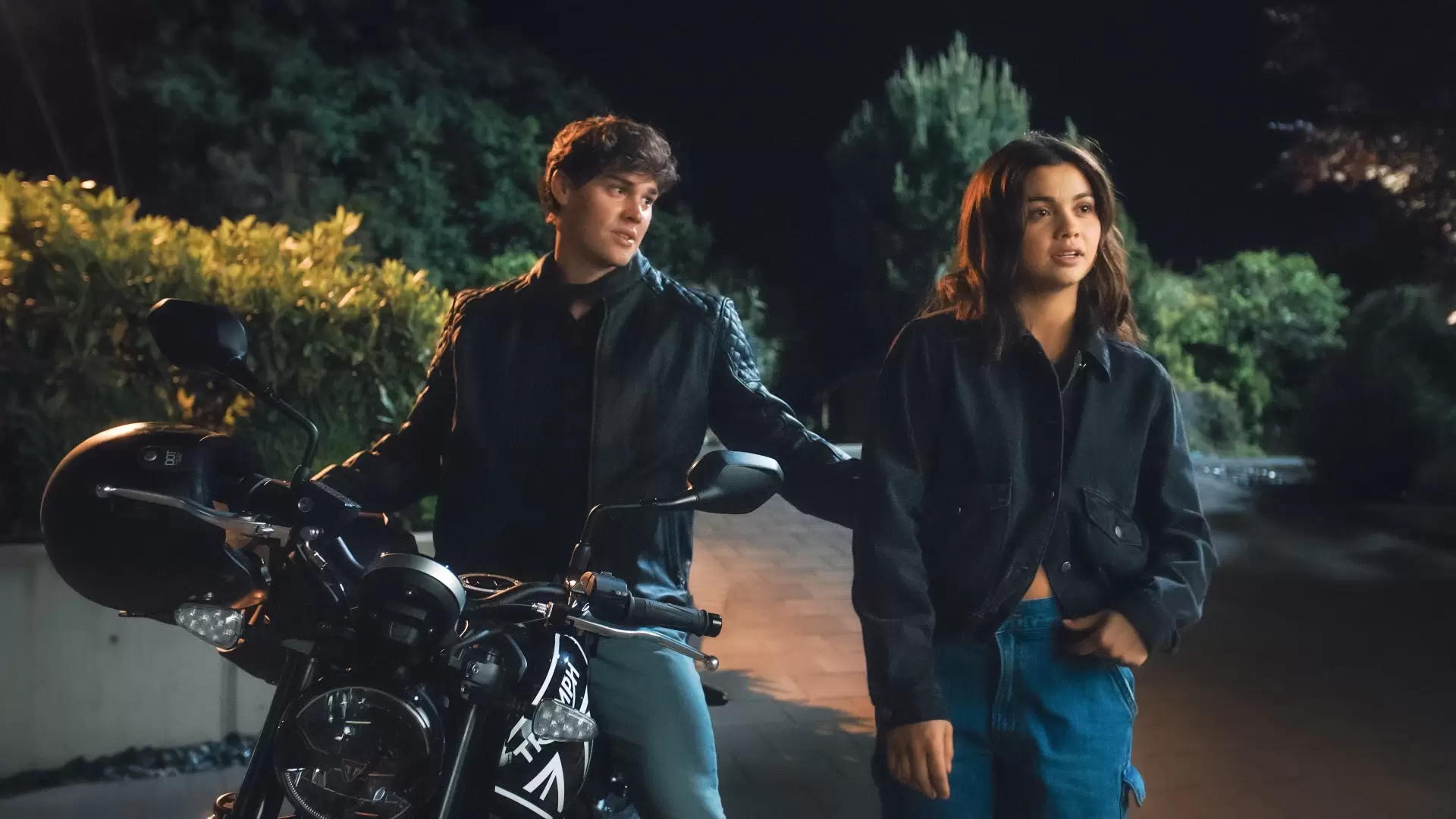 دانلود فیلم Sidelined: The QB and Me 2024 با تماشای آنلاین
