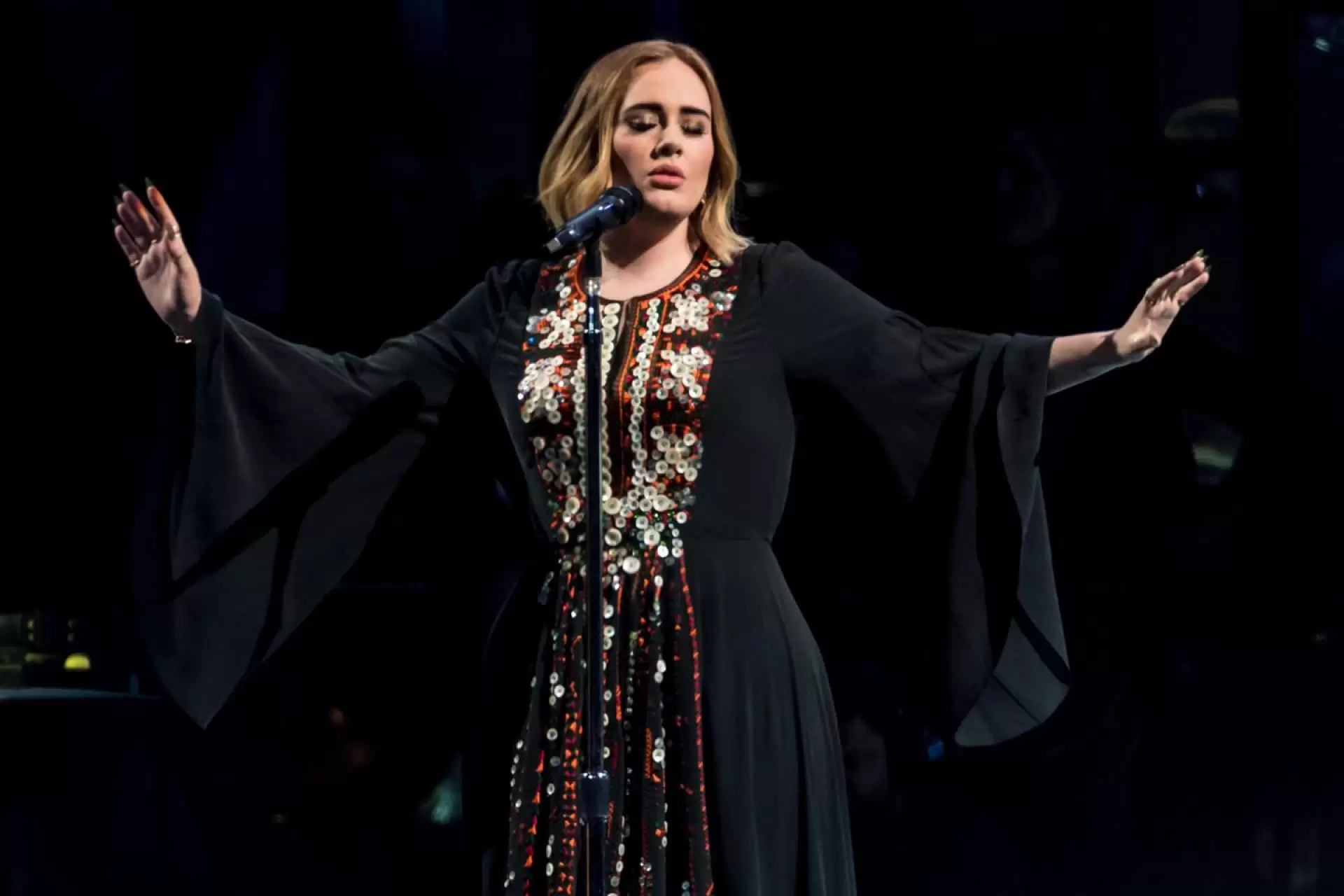 دانلود کنسرت Adele Concert in Glastonbury 2016