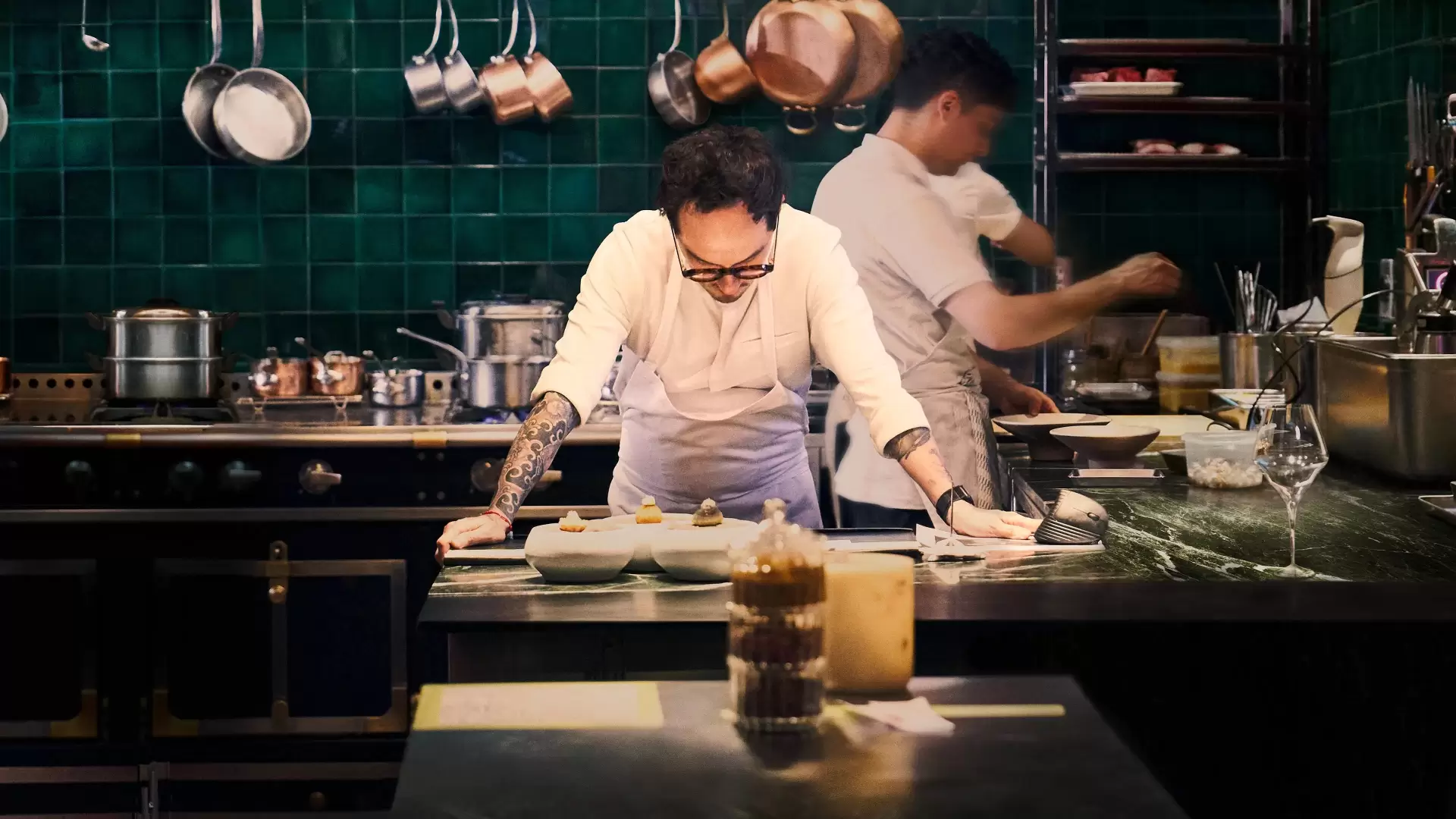 دانلود مستند Knife Edge: Chasing Michelin Stars 2025