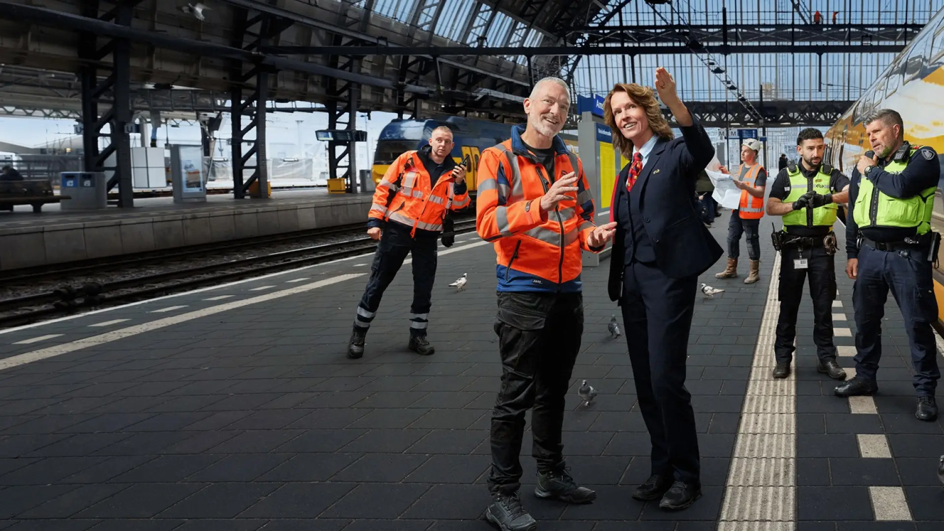 دانلود مستند Amsterdam Central 24/7 2025
