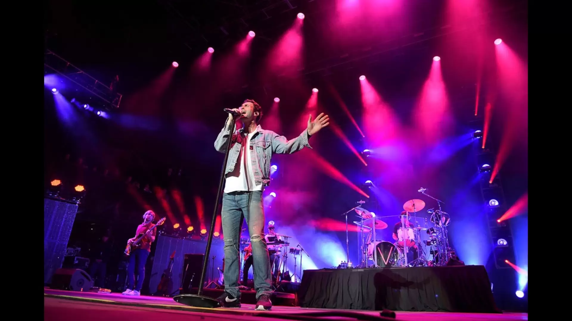 دانلود کنسرت Maroon 5 – Live March Madness Music Festival 2016