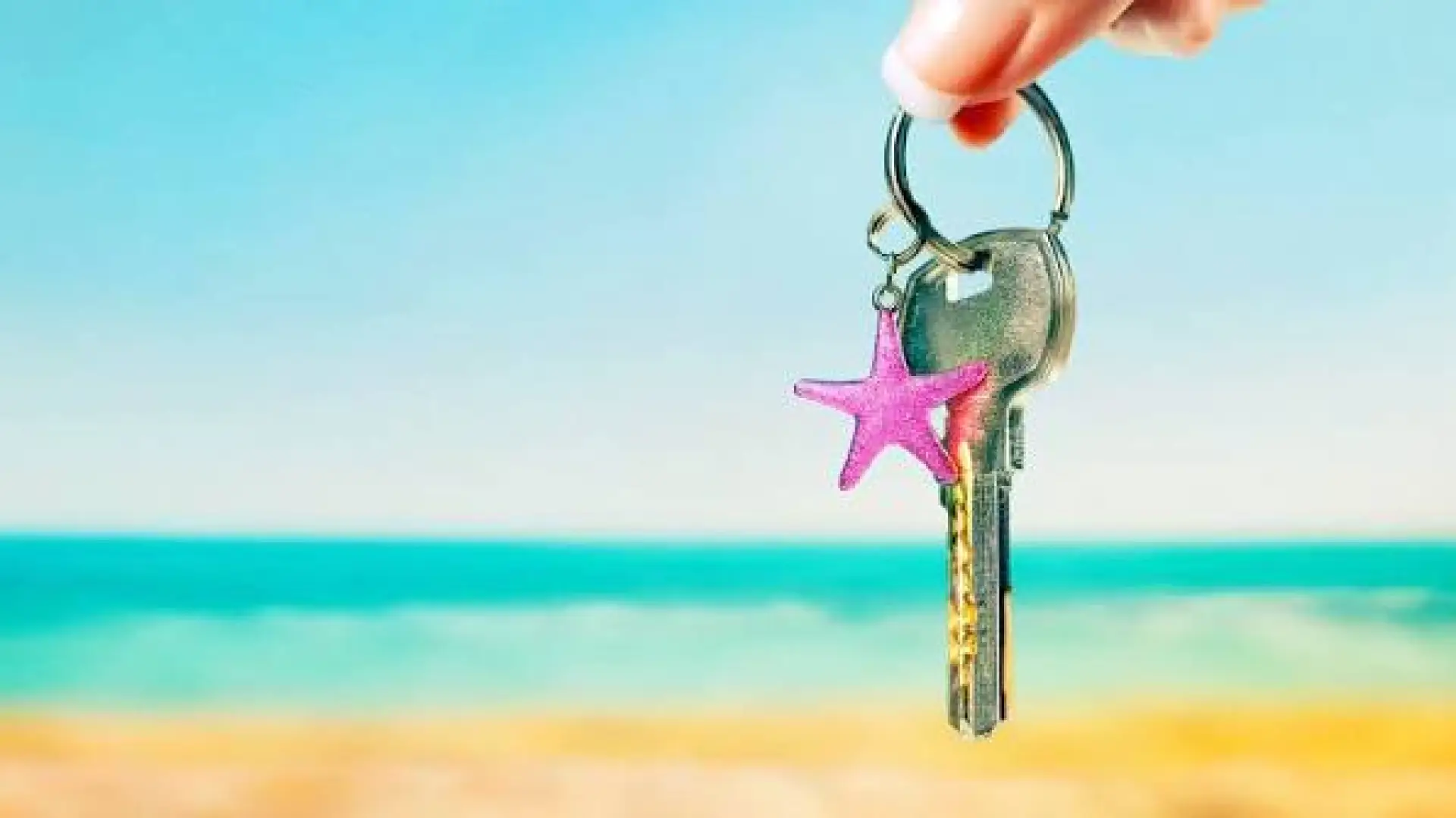 دانلود سریال Cheap A$$ Beach Houses 2025