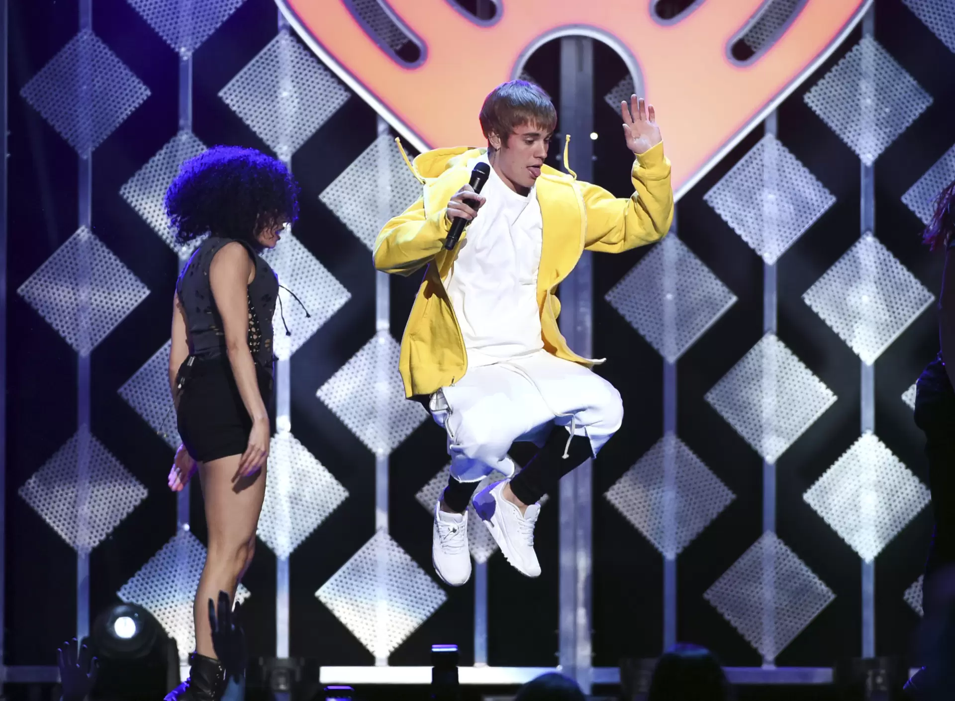 دانلود فیلم Justin Bieber – iHeart Radio Jingle Ball 2016 Madison Square Garden (جاستین بیبر)