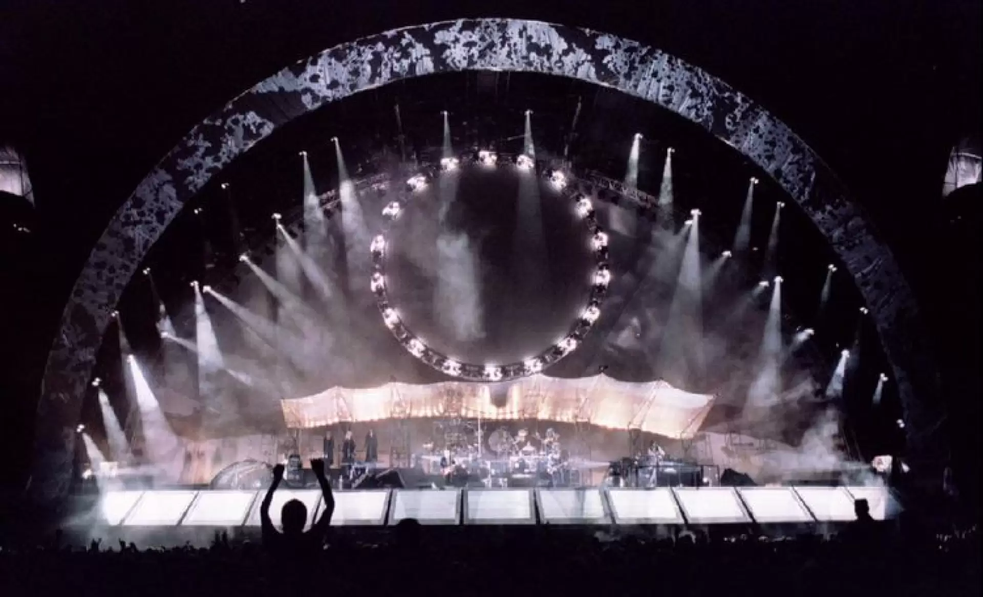 دانلود کنسرت Pink Floyd: P. U. L. S. E. Live at Earls Court 1994