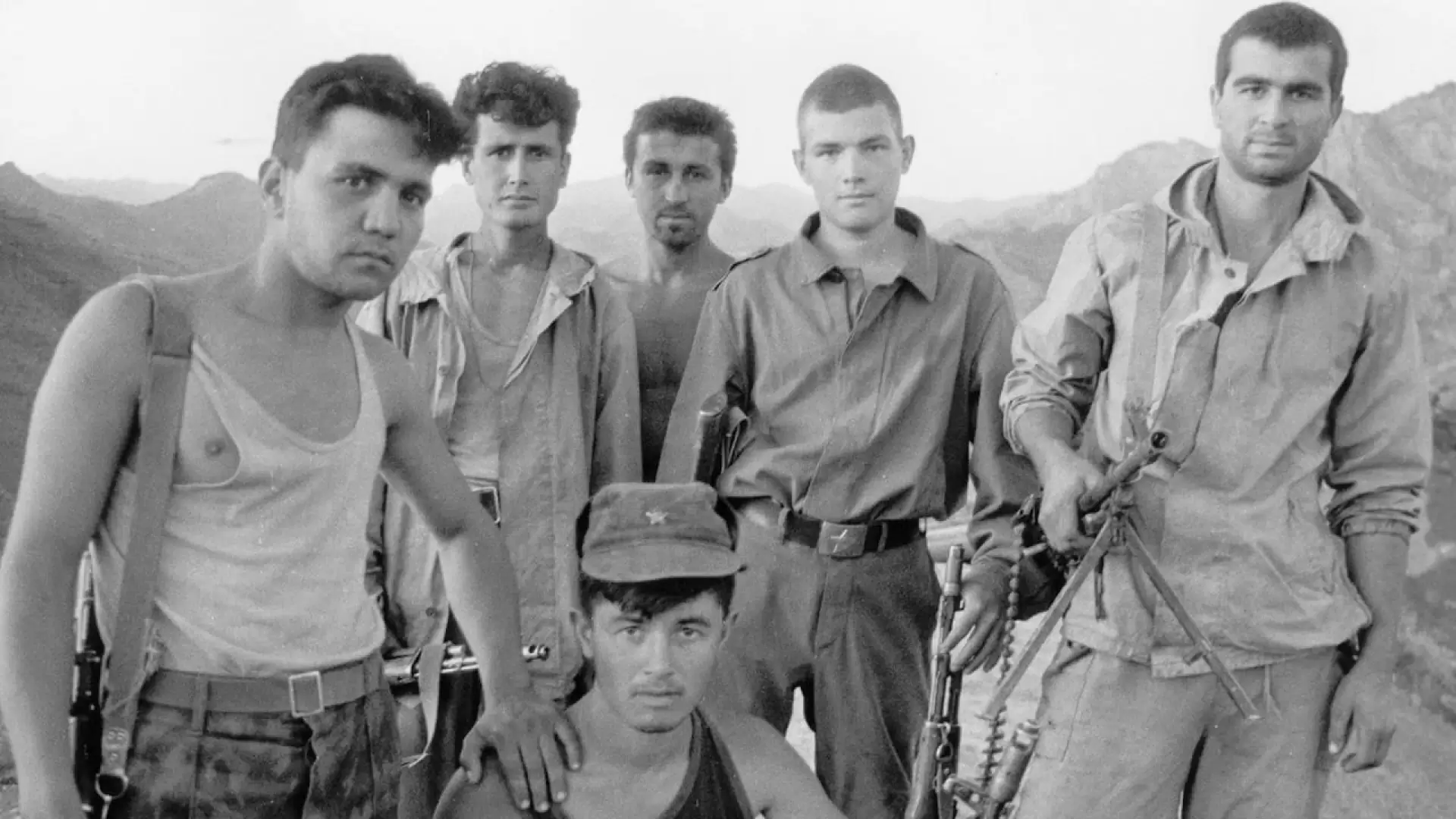 دانلود مستند Dukhovnye golosa. Iz dnevnikov voyny. Povestvovanie v pyati chastyakh 1995 با زیرنویس فارسی