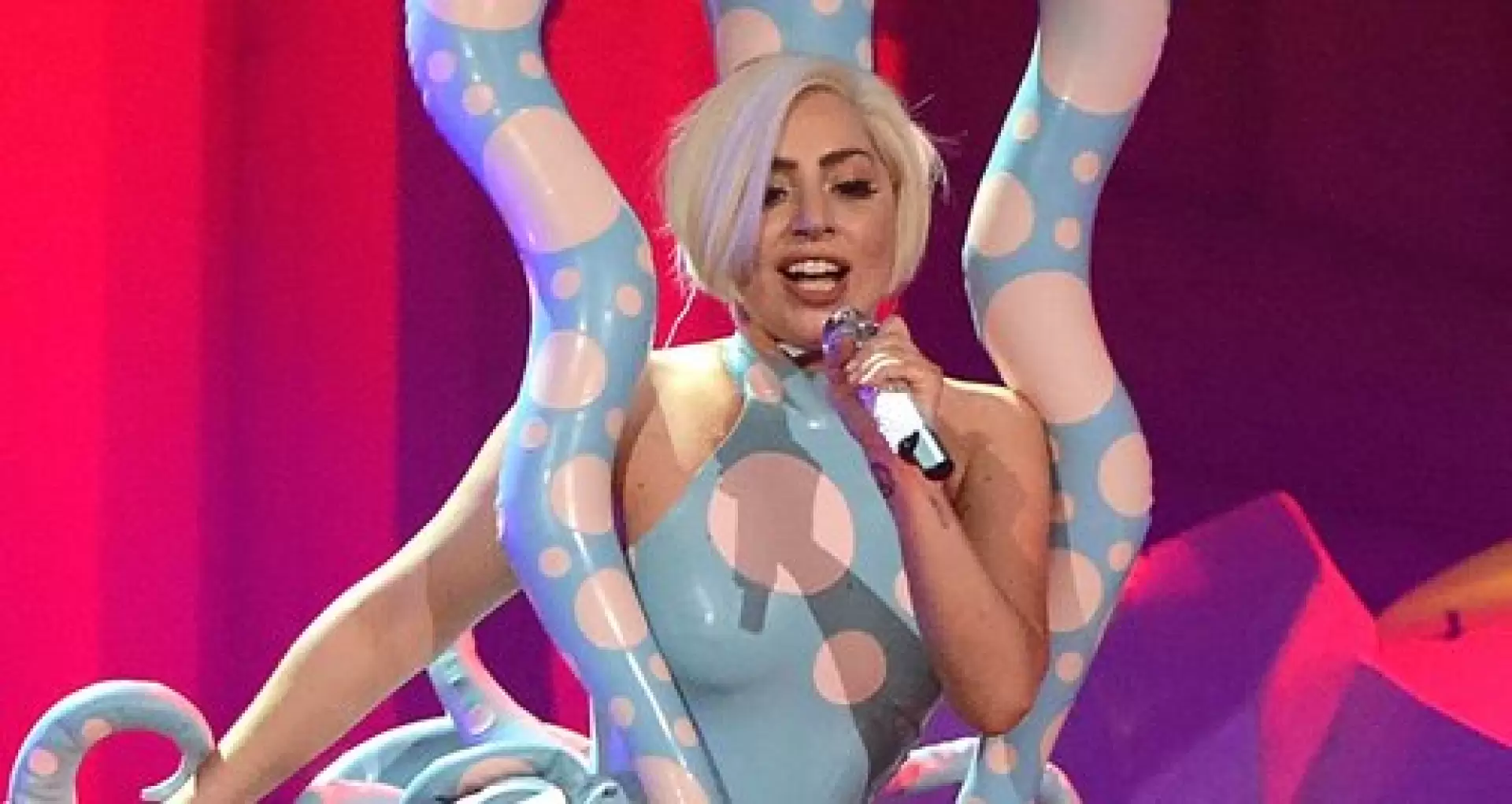 دانلود کنسرت Lady Gaga – artRave: The ARTPOP Ball Tour 2014