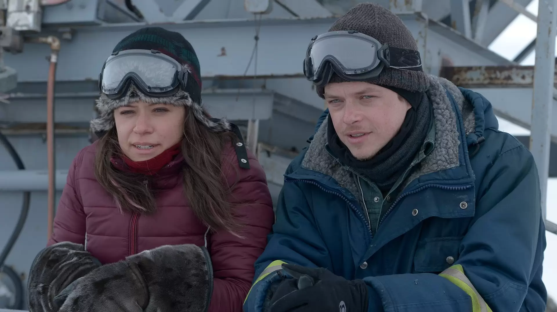 دانلود فیلم Two Lovers and a Bear 2016 (دو عاشق و یک خرس) با زیرنویس فارسی