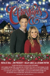 دانلود فیلم A Very Charming Christmas Town 2020 (شهری با کریسمس بسیار دوست داشتنی)